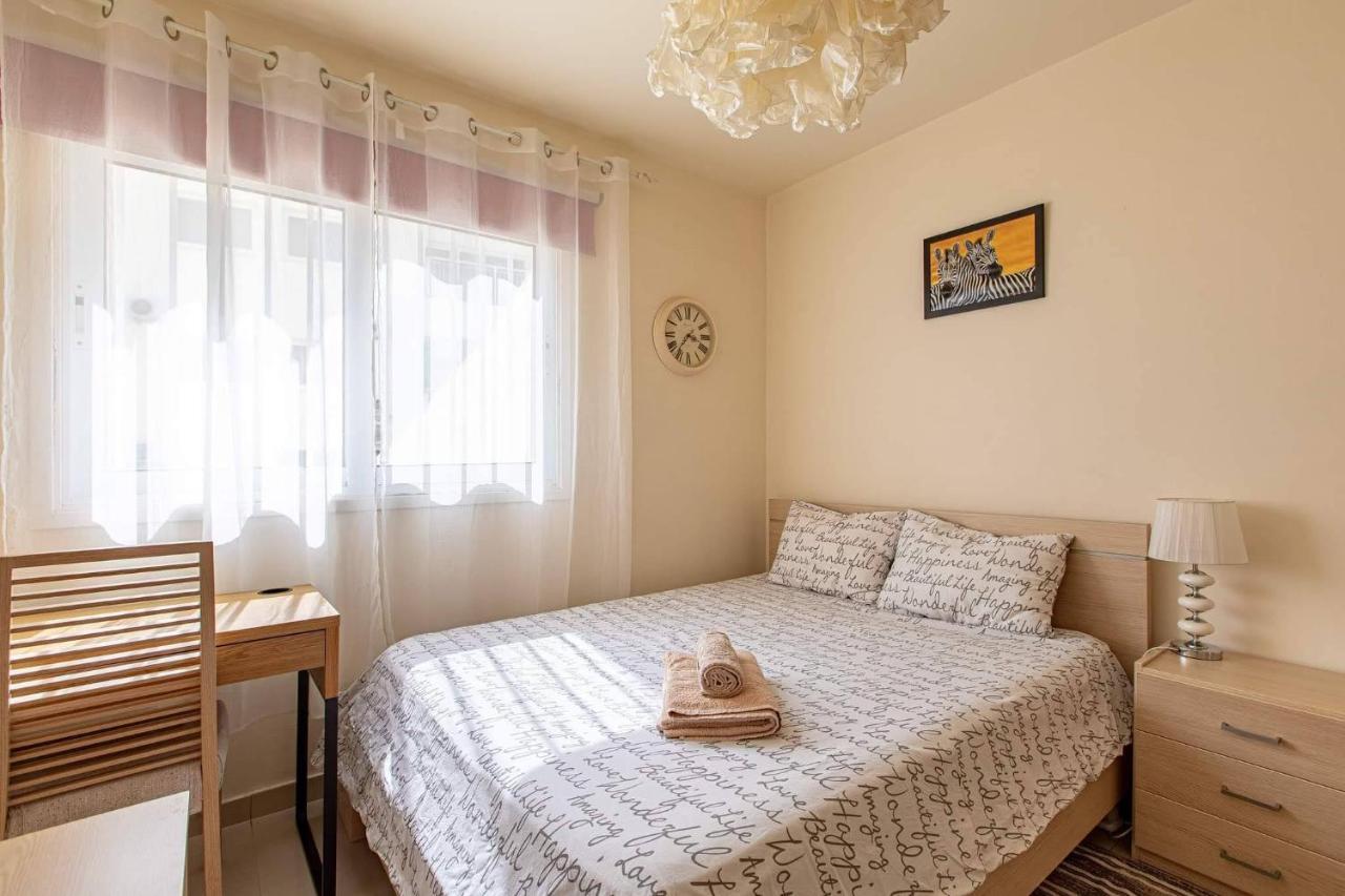Lovely Bedroom In Shared Apartment Oroklini ภายนอก รูปภาพ