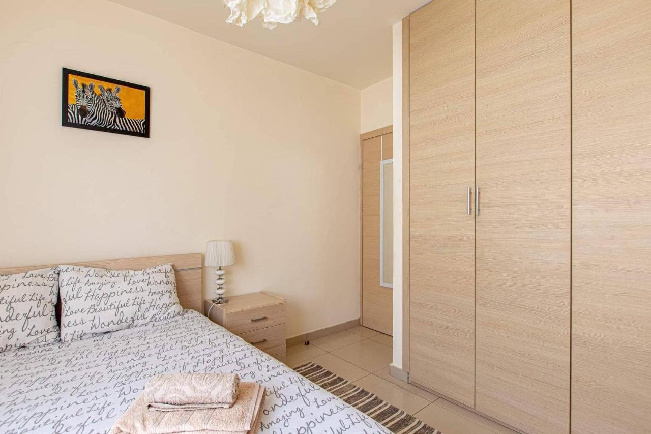 Lovely Bedroom In Shared Apartment Oroklini ภายนอก รูปภาพ