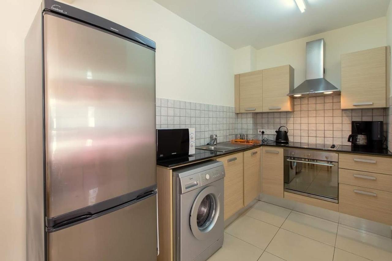 Lovely Bedroom In Shared Apartment Oroklini ภายนอก รูปภาพ