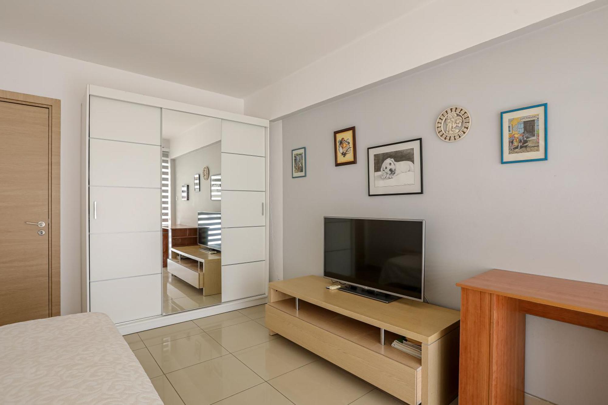 Lovely Bedroom In Shared Apartment Oroklini ภายนอก รูปภาพ